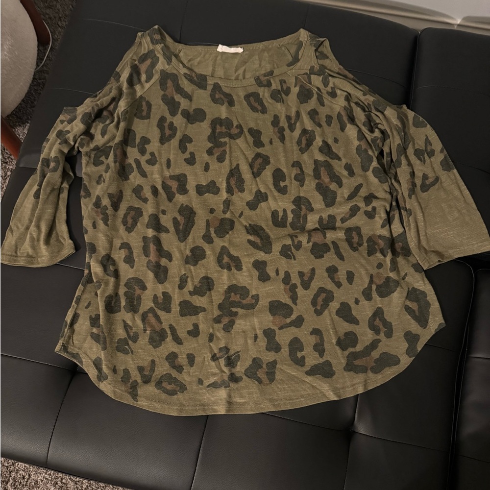 Women’s cold shoulder top